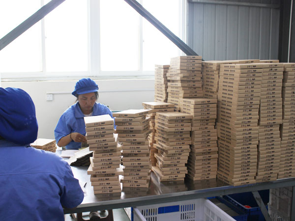 傳統黑膏藥加工